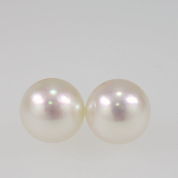 Ｋ18 アコヤ真珠 ピアス キャッチ 特選大珠 9.0-9.5ｍｍ